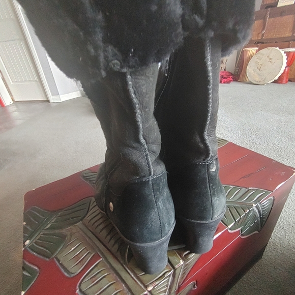 Uggs ladies Black heeled Warm winter Boots - Picture 5 of 7